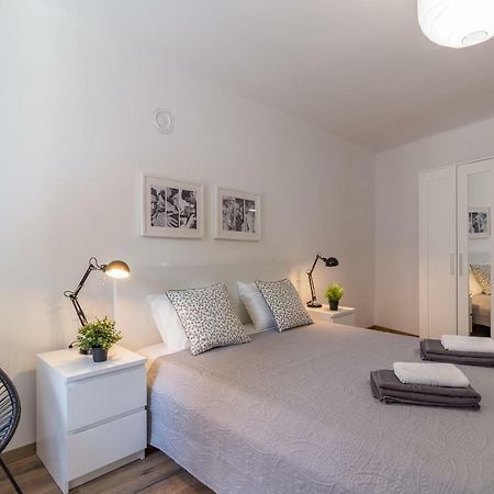 Central New Apartment Nonna Mara Ровінь Екстер'єр фото
