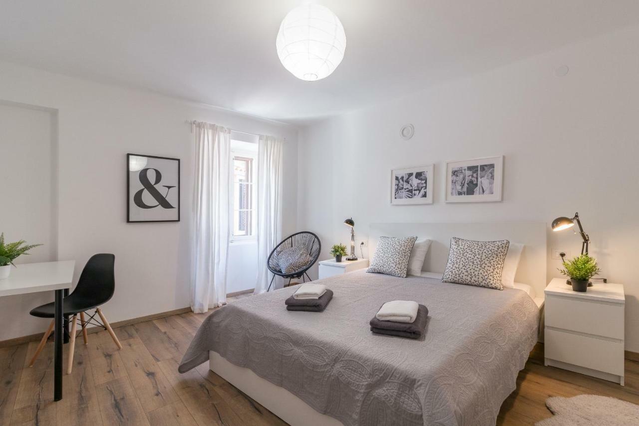 Central New Apartment Nonna Mara Ровінь Екстер'єр фото